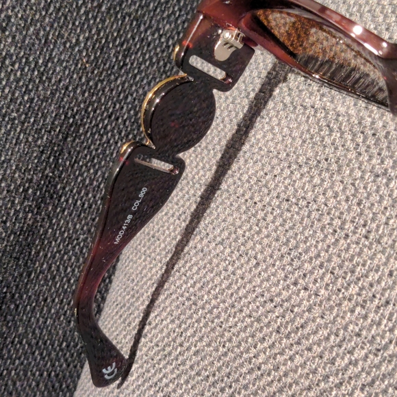 Gianni Versace Sunglasses with Case - Picture 5 of 8